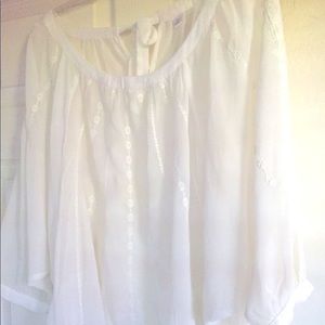 White flowers embroidery flounce blouse